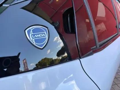 Photo 7 Lancia Ypsilon  1.2 Ibrida 110ch LX eDCT6