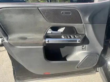 Photo 12 Mercedes GLB 200 d AMG Line