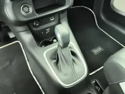 Photo 23 Citroën C3  PureTech 110 EAT6 Elle