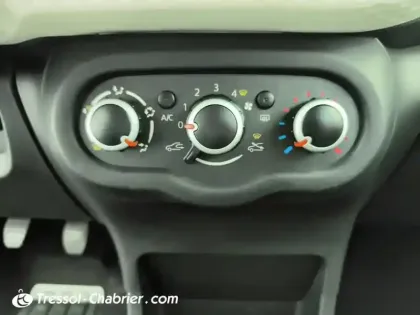 Photo 14 Renault Twingo  III 0.9 TCe 90 Energy Intens