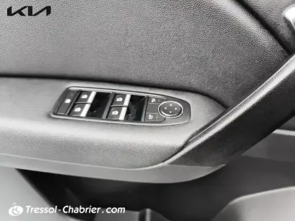 Photo 19 Renault Captur  E-Tech 145 - 21 Intens