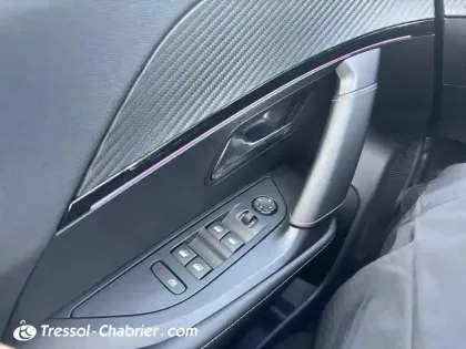 Photo 27 Peugeot 2008  PureTech 130 S&S EAT8 GT