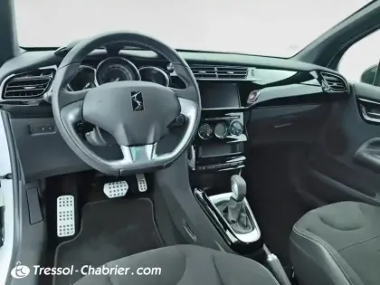 Photo 5 DS DS 3  PureTech 110 S&S EAT6 Performance Line