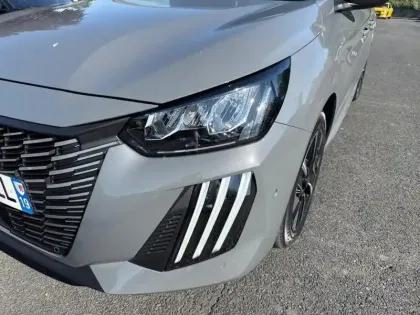Photo 13 Peugeot 208  Allure Hybrid 110 ch e-DCS6