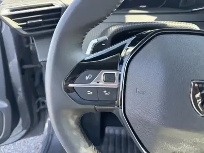 Photo 16 Peugeot 208  Allure Hybrid 110 ch e-DCS6