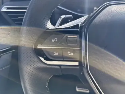 Photo 18 Peugeot 208  PureTech 100 S&S EAT8 GT