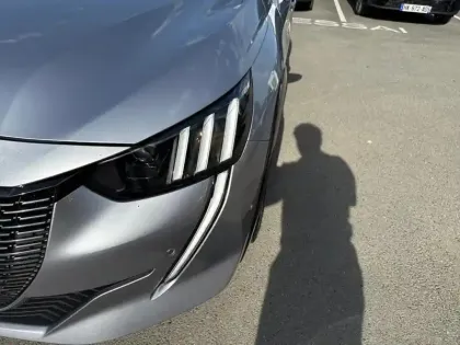 Photo 13 Peugeot 208  PureTech 100 S&S EAT8 GT