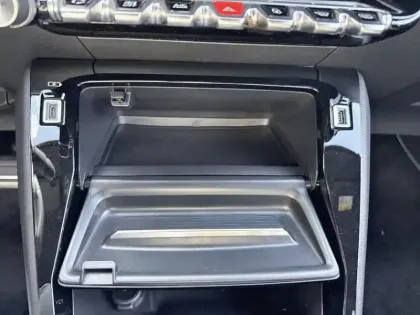 Photo 21 Peugeot 208  PureTech 100 S&S EAT8 GT