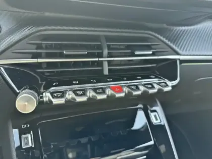 Photo 10 Peugeot 208  PureTech 100 S&S EAT8 GT