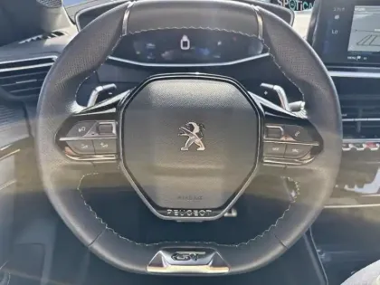 Photo 11 Peugeot 208  PureTech 100 S&S EAT8 GT