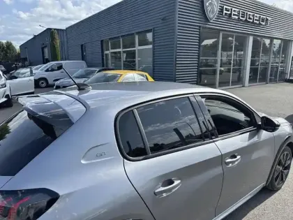 Photo 27 Peugeot 208  PureTech 100 S&S EAT8 GT