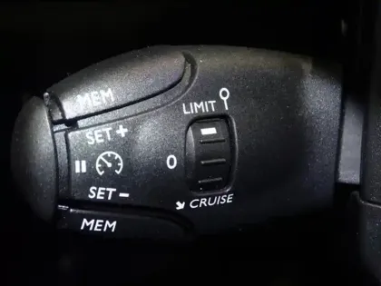 Photo 14 Peugeot 208  1.2 PureTech 75ch S&S Style