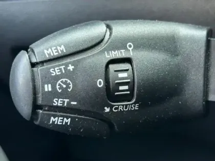 Photo 5 Peugeot 2008  e- 136ch Allure Business