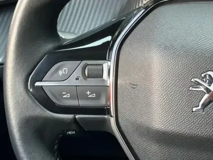 Photo 6 Peugeot 2008  e- 136ch Allure Business