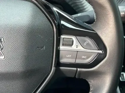 Photo 7 Peugeot 2008  e- 136ch Allure Business