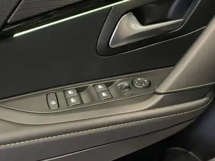 Photo 9 Peugeot 208  1.2 PureTech 100ch S&S GT Pack EAT8