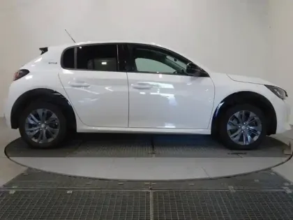 Photo 5 Peugeot 208  e- 136ch Style