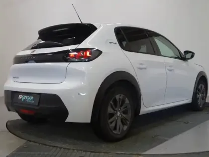 Photo 7 Peugeot 208  e- 136ch Style