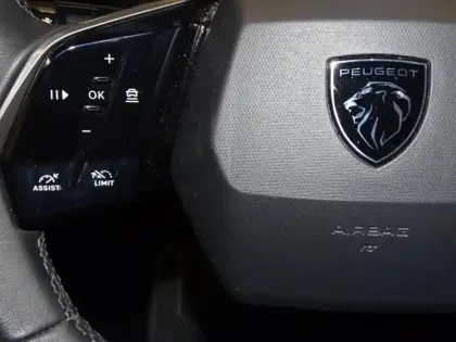 Photo 14 Peugeot 5008  Hybrid 145ch Allure e-DCS6