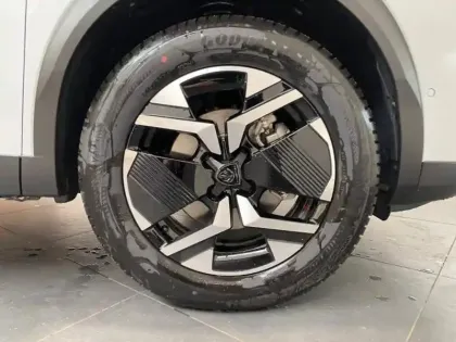 Photo 6 Peugeot 2008  1.2 Hybrid 145ch GT Exclusive e-DCS6