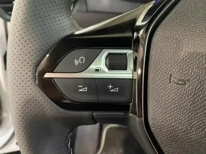 Photo 9 Peugeot 2008  1.2 Hybrid 145ch GT Exclusive e-DCS6