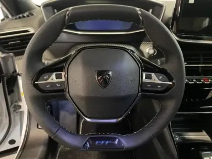 Photo 8 Peugeot 2008  1.2 Hybrid 145ch GT Exclusive e-DCS6