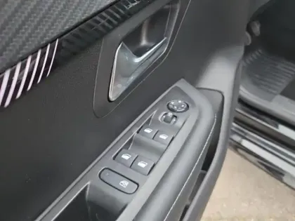 Photo 11 Peugeot 208  1.2 Hybrid 110ch Allure e-DCS6