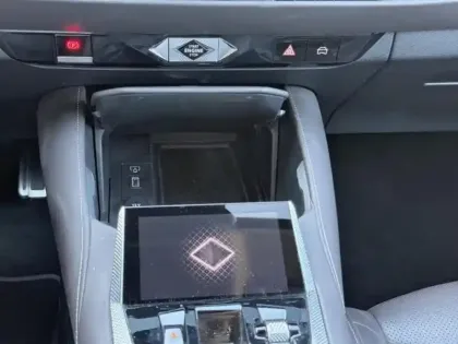 Photo 14 DS DS 4  E-TENSE 225ch La Première