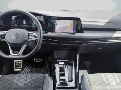 Photo 14 Volkswagen Golf  1.5 eTSI OPF 150ch R-Line DSG7