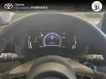 Photo 13 Toyota Yaris  116h Design 5p MC24