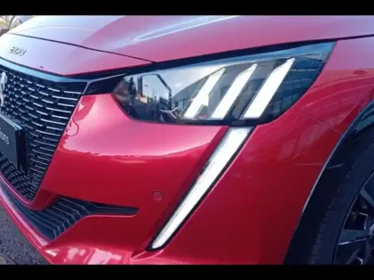 Photo 14 Peugeot 208  1.5 BlueHDi 100ch S&S GT Pack