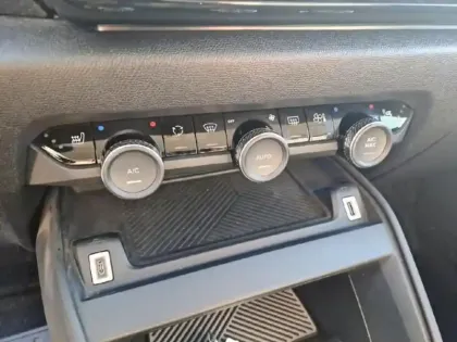 Photo 13 Citroën C4  Moteur électrique 136ch (100 kW) Shine Automatique