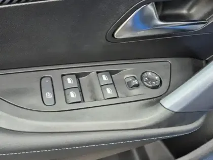 Photo 11 Peugeot 2008  1.2 PureTech 130ch S&S Allure Pack EAT8