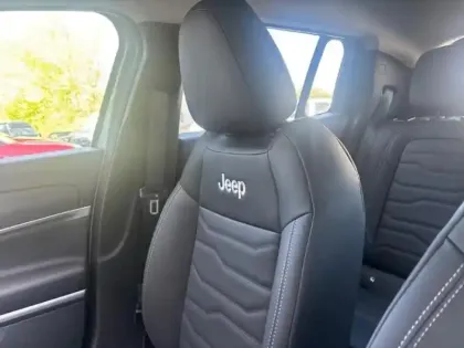 Photo 13 Jeep Avenger  1.2 Turbo T3 110ch MHEV Summit BVR6 eHybrid