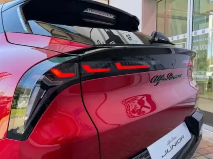 Photo 9 Alfa Romeo Junior  Elettrica 156ch 54kWh Sport Speciale (5700? certinergy déduit)