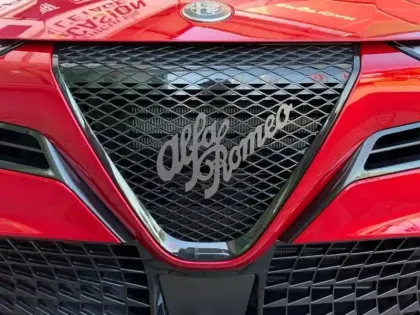 Photo 8 Alfa Romeo Junior  Elettrica 156ch 54kWh Sport Speciale (5700? certinergy déduit)