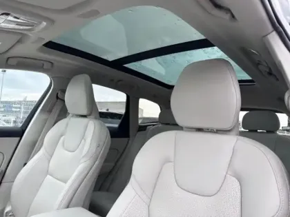 Photo 9 Volvo XC60  T6 Hybride Rechargeable 253 + 145ch Plus Style Chrome Geartronic 8 AWD