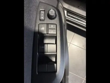 Photo 13 Toyota Yaris  Cross 116h Design MY25