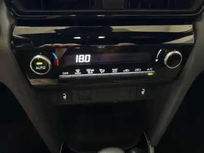 Photo 11 Toyota Yaris  Cross 116h Design MY25