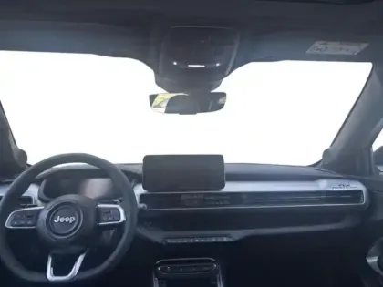 Photo 7 Jeep Avenger  1.2 Turbo T3 145ch MHEV Overland BVR6 4xe