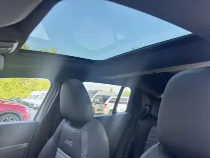 Photo 11 Jeep Avenger  1.2 Turbo T3 145ch MHEV Overland BVR6 4xe