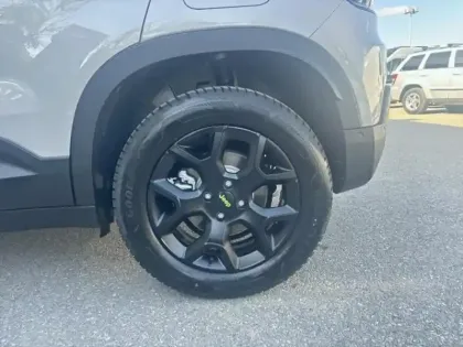 Photo 10 Jeep Avenger  1.2 Turbo T3 145ch MHEV Overland BVR6 4xe