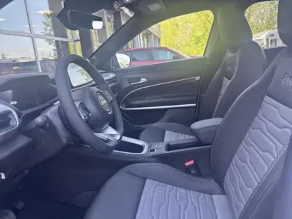 Photo 8 Jeep Avenger  1.2 Turbo T3 145ch MHEV Overland BVR6 4xe