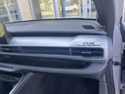 Photo 12 Jeep Avenger  1.2 Turbo T3 145ch MHEV Overland BVR6 4xe