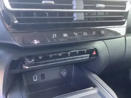 Photo 15 Citroën C5 aircross Hybride 136 e-DCS6 Plus