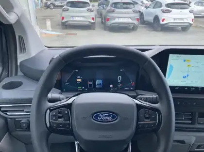 Photo 6 Ford Custom Fg 320 L1H1 Electrique 160 kW 218ch Batterie 64 kWh Limited