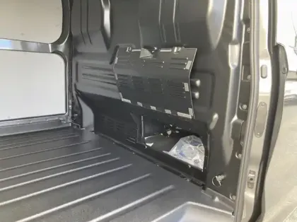 Photo 27 Ford Custom Fg 320 L1H1 Electrique 160 kW 218ch Batterie 64 kWh Limited