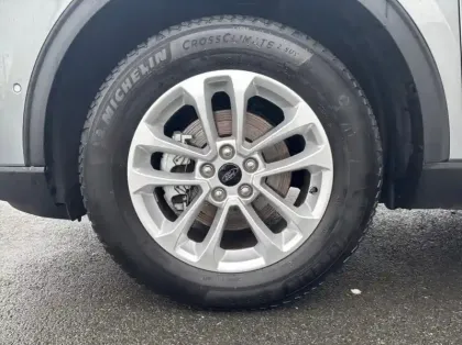 Photo 13 Ford Kuga 2.5 Duratec 180ch Hybrid FlexiFuel Titanium Business Powershift