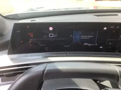 Photo 13 Peugeot 3008 Nouveau Hybrid 136 e-DCS6 Allure