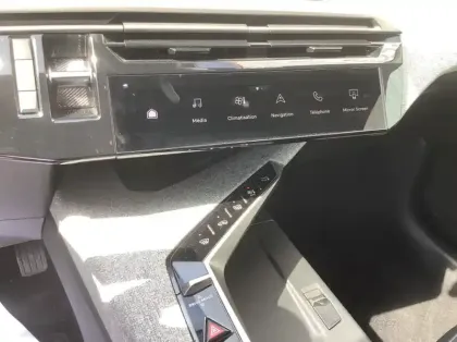 Photo 15 Peugeot 3008 Nouveau Hybrid 136 e-DCS6 Allure